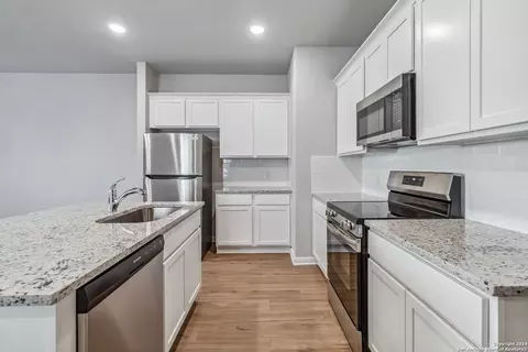 Kitchen - 3945 Abbott Pass, Saint Hedwig, TX 78152 photo 2 of 4