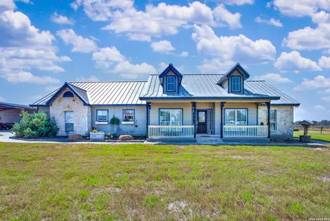 247 S Palo Alto Dr, Floresville, TX 78114
