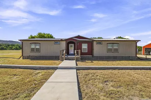 626 Spur 100, Kerrville, TX 78028