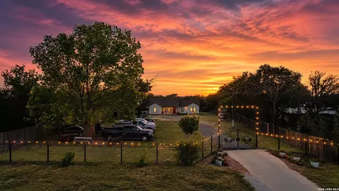 25375 Us Highway 281 S, San Antonio, TX 78264