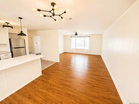 445 Granada Dr, New Braunfels, TX 78130