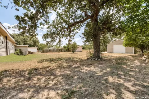 Exterior - 231 Elm Ave, Luling, TX 78648 photo 2 of 2