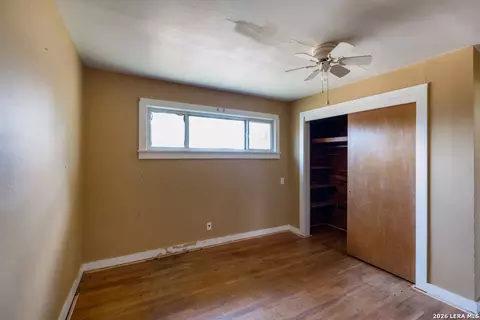 Bedroom - 231 Elm Ave, Luling, TX 78648 photo 4 of 5