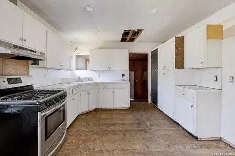 Kitchen - 231 Elm Ave, Luling, TX 78648 photo 1 of 1