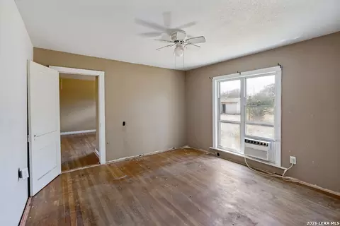 Bedroom - 231 Elm Ave, Luling, TX 78648 photo 5 of 5