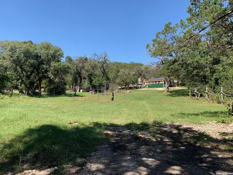 210 Mai Rd S, Kerrville, TX 78028