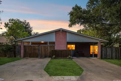 525 Southtrail Dr, San Antonio, TX 78216