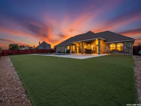 201 Abrego Lk, Floresville, TX 78114