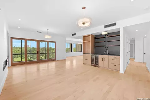 4001 N New Braunfels #302A, San Antonio, TX 78209