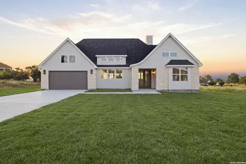 499 Wood View Cir, Bandera, TX 78003