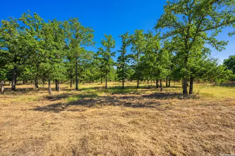 560 Mystic Oaks Trl, Fredericksburg, TX 78624