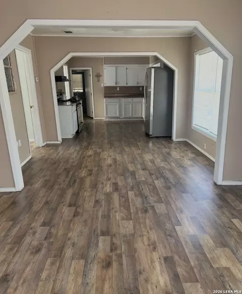 Entry Way - 504 E Hondo, Devine, TX 78016 photo 1 of 2