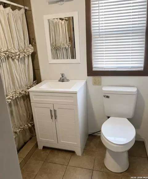 Bath - 504 E Hondo, Devine, TX 78016 photo 1 of 1