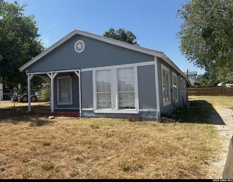 Exterior - 504 E Hondo, Devine, TX 78016 photo 1 of 2