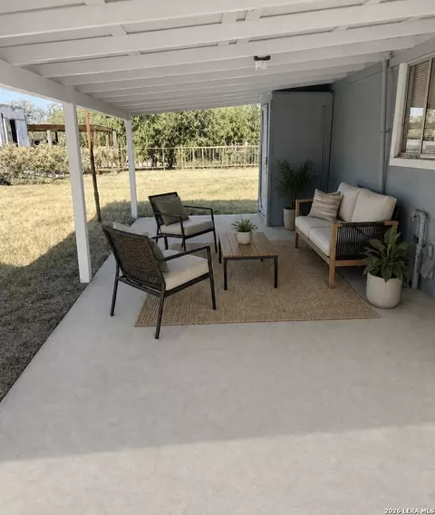 Exterior - 504 E Hondo, Devine, TX 78016 photo 2 of 2