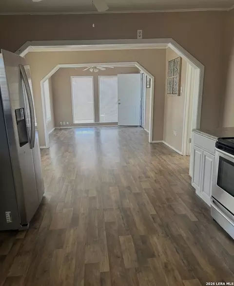 Entry Way - 504 E Hondo, Devine, TX 78016 photo 2 of 2