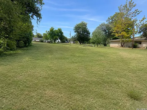 105 Navasota, Seguin, TX 78155