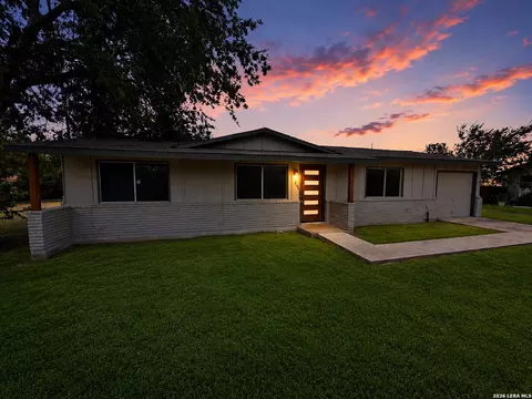 254 Flintstone Ln, Universal City, TX 78148