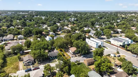 1818 E Crockett St, San Antonio, TX 78202