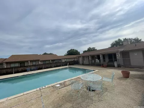 1051 Country Clb #H31, Seguin, TX 78155