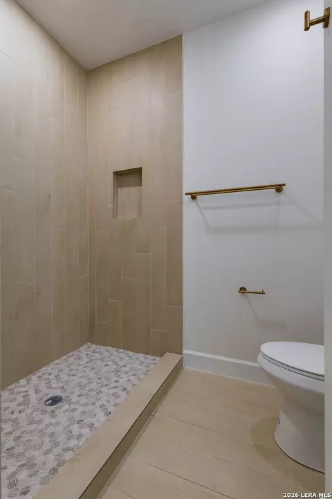 Bath - 1318 Williams St, Eagle Pass, TX 78852 photo 4 of 6