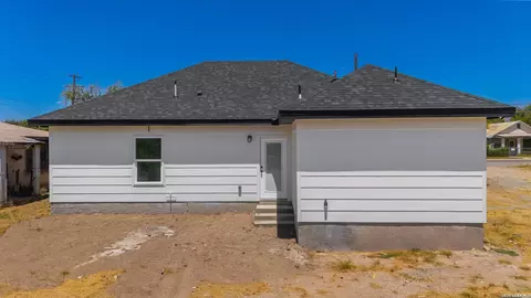 Exterior - 1318 Williams St, Eagle Pass, TX 78852 photo 4 of 4