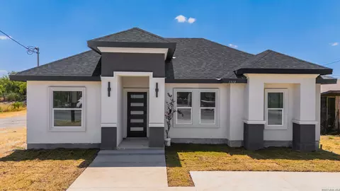 Exterior - 1318 Williams St, Eagle Pass, TX 78852 photo 2 of 4