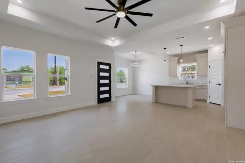 Living - 1318 Williams St, Eagle Pass, TX 78852 photo 3 of 5