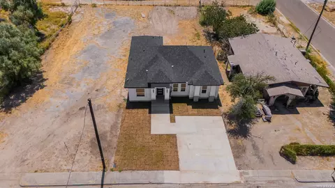 View/Area - 1318 Williams St, Eagle Pass, TX 78852 photo 2 of 7