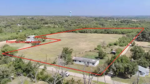 605 W County Road 678, Natalia, TX 78059