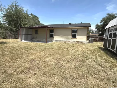 Exterior - 907 Dove Ave, Devine, TX 78016 photo 2 of 2