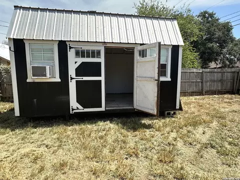 Other - 907 Dove Ave, Devine, TX 78016 photo 2 of 3