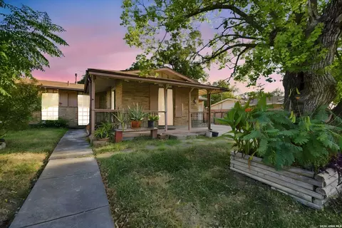 4422 Bikini Dr, San Antonio, TX 78218