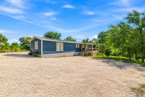 872 County Road 4511, Hondo, TX 78861