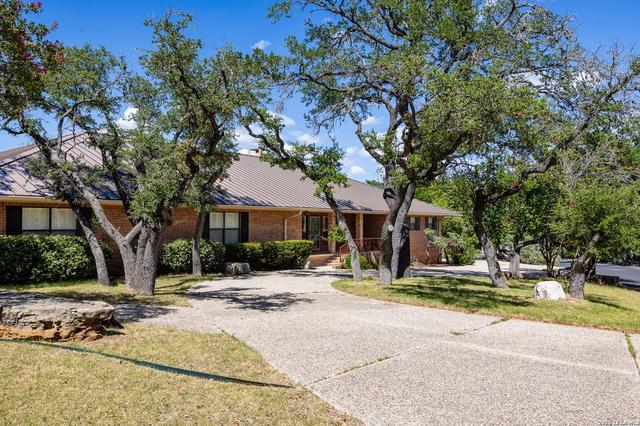 304 Spring Mill Dr, Kerrville, TX 78028