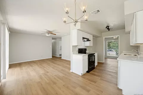 4240 Chestnuthill Dr, San Antonio, TX 78218