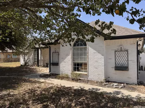 107 Muirfield St, La Vernia, TX 78121