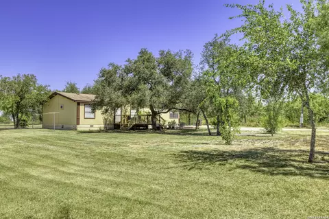 609 County Road 4647, Hondo, TX 78861