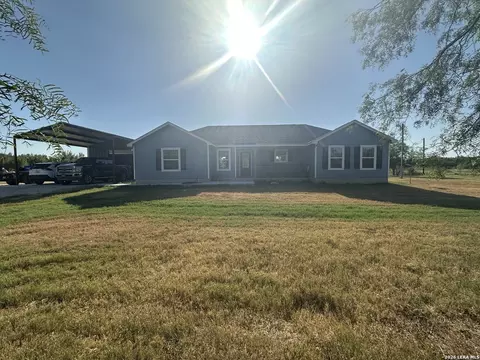 Exterior - 2171 2155 County Road 5710, Devine, TX 78016 photo 1 of 3