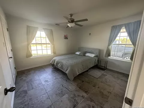 Bedroom - 2171 2155 County Road 5710, Devine, TX 78016 photo 2 of 4