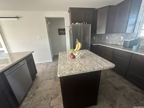 Kitchen - 2171 2155 County Road 5710, Devine, TX 78016 photo 4 of 4