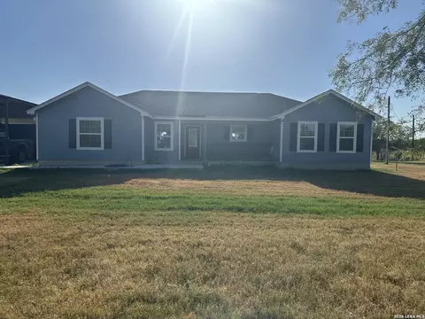 Exterior - 2171 2155 County Road 5710, Devine, TX 78016 photo 2 of 3
