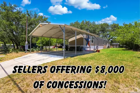 735 Park St, Pleasanton, TX 78064