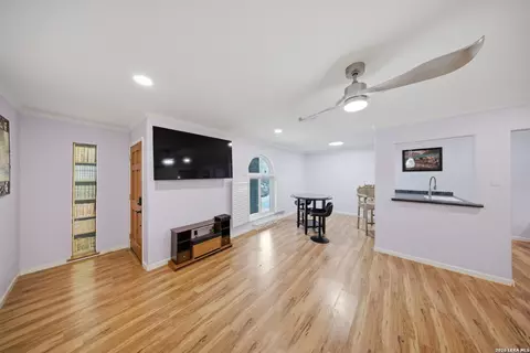 102 Vassar Ln #1, San Antonio, TX 78212