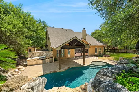 8255 Colonial Woods, Boerne, TX 78015