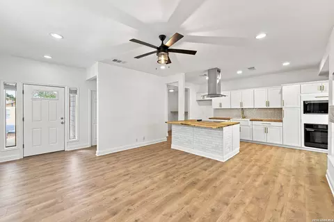 374 Cypressway Dr, San Antonio, TX 78245