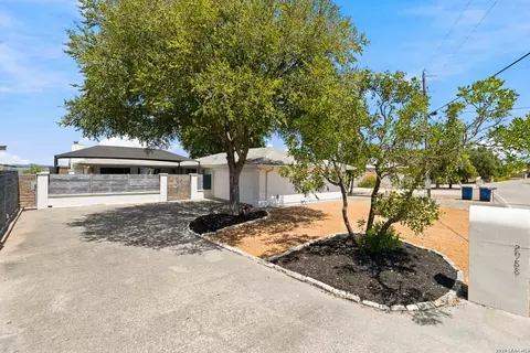 2988 Colleen Dr, Canyon Lake, TX 78133