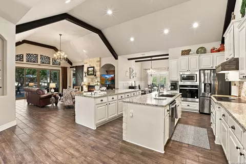 137 Sendera Way, Canyon Lake, TX 78133