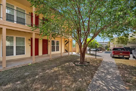 8702 Village #814, San Antonio, TX 78217