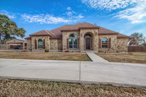 125 Bucks Ln, La Vernia, TX 78121
